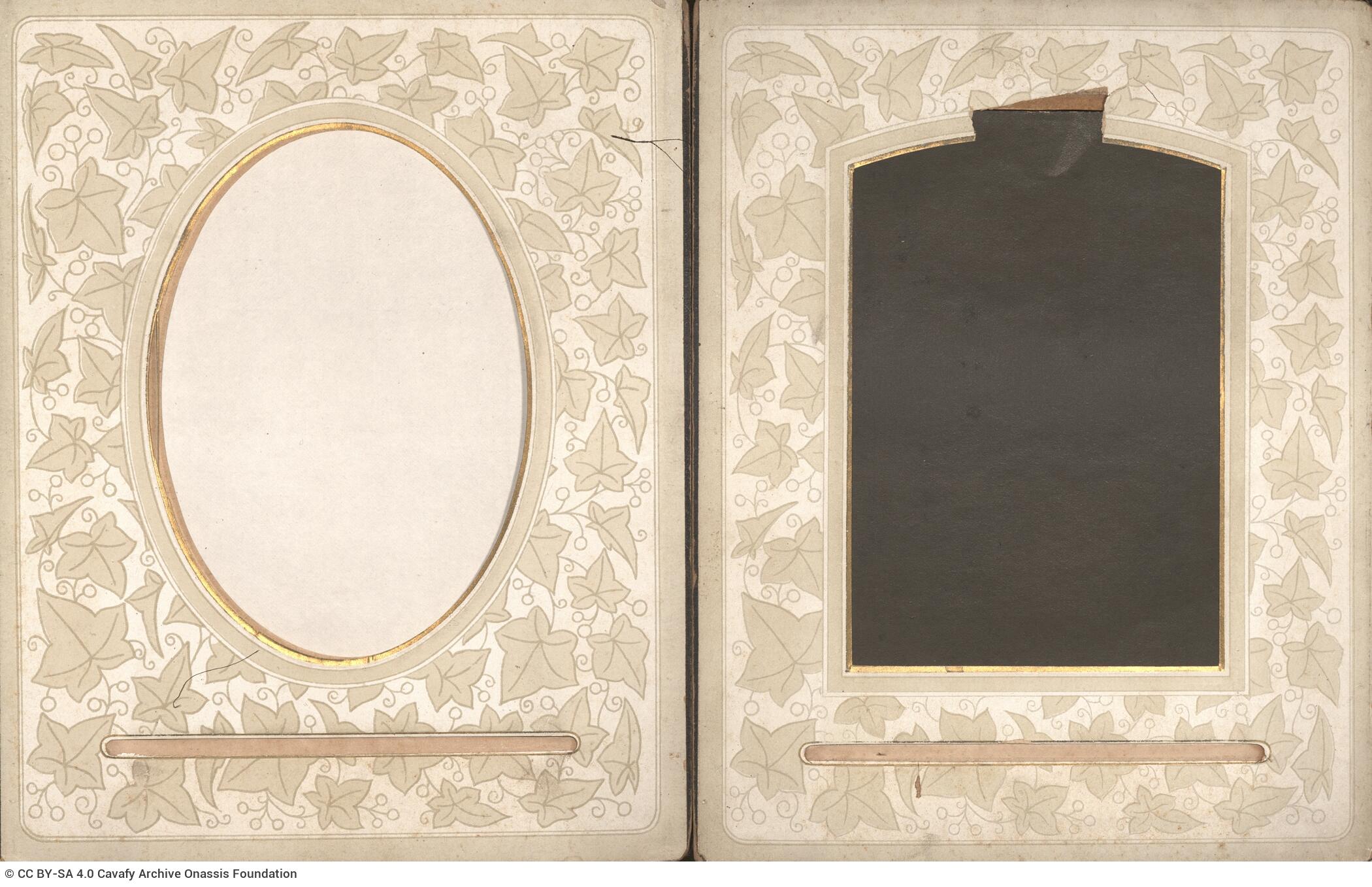 Δερμάτινο άλμπουμ φωτογραφιών με λεπτομέρειες από μεταλλικά λουλού