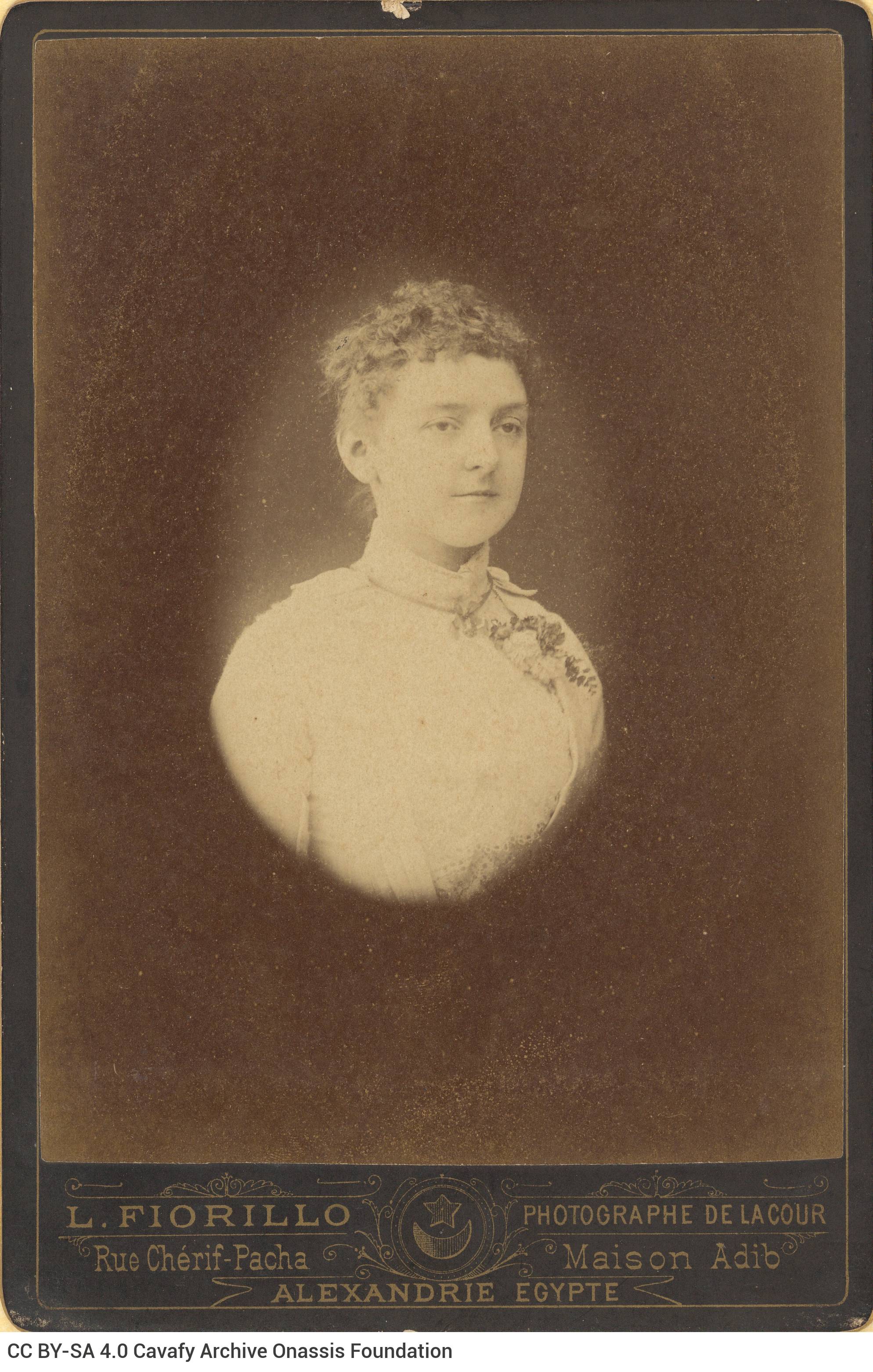 Photographic portrait of a young woman wearing a shirt, from the photo shop L. Fiorillo of Alexandria. The logo of the photo 