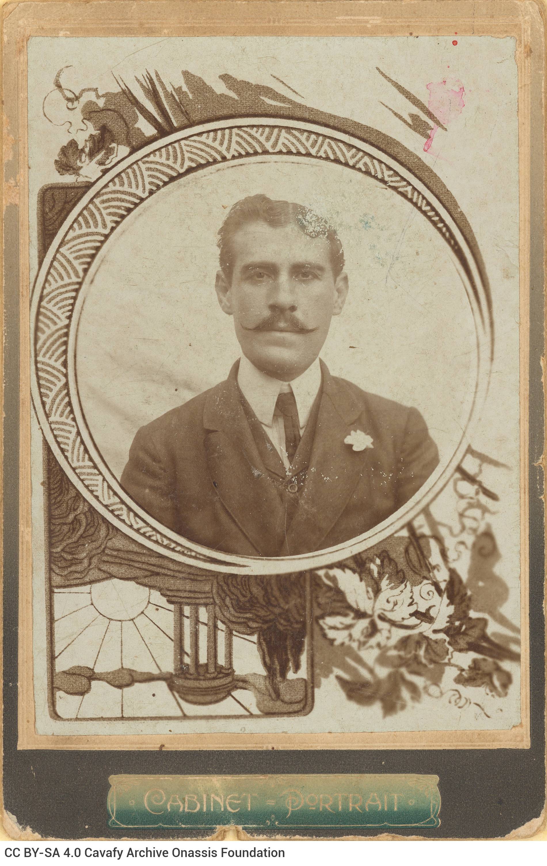 Photographic portrait of a young man with a moustache, wearing a suit. In the lower part of the recto, the printed indication