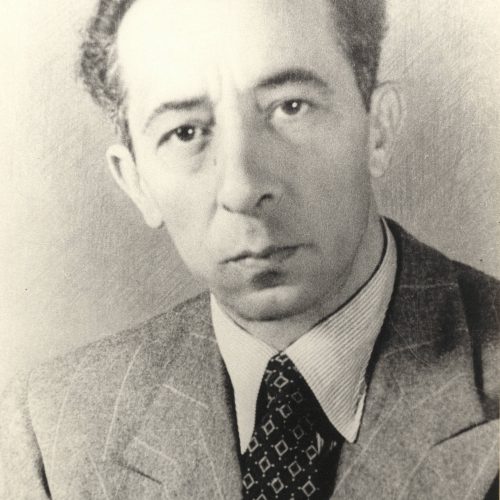 Photograph of Alekos Singopoulo at middle age.